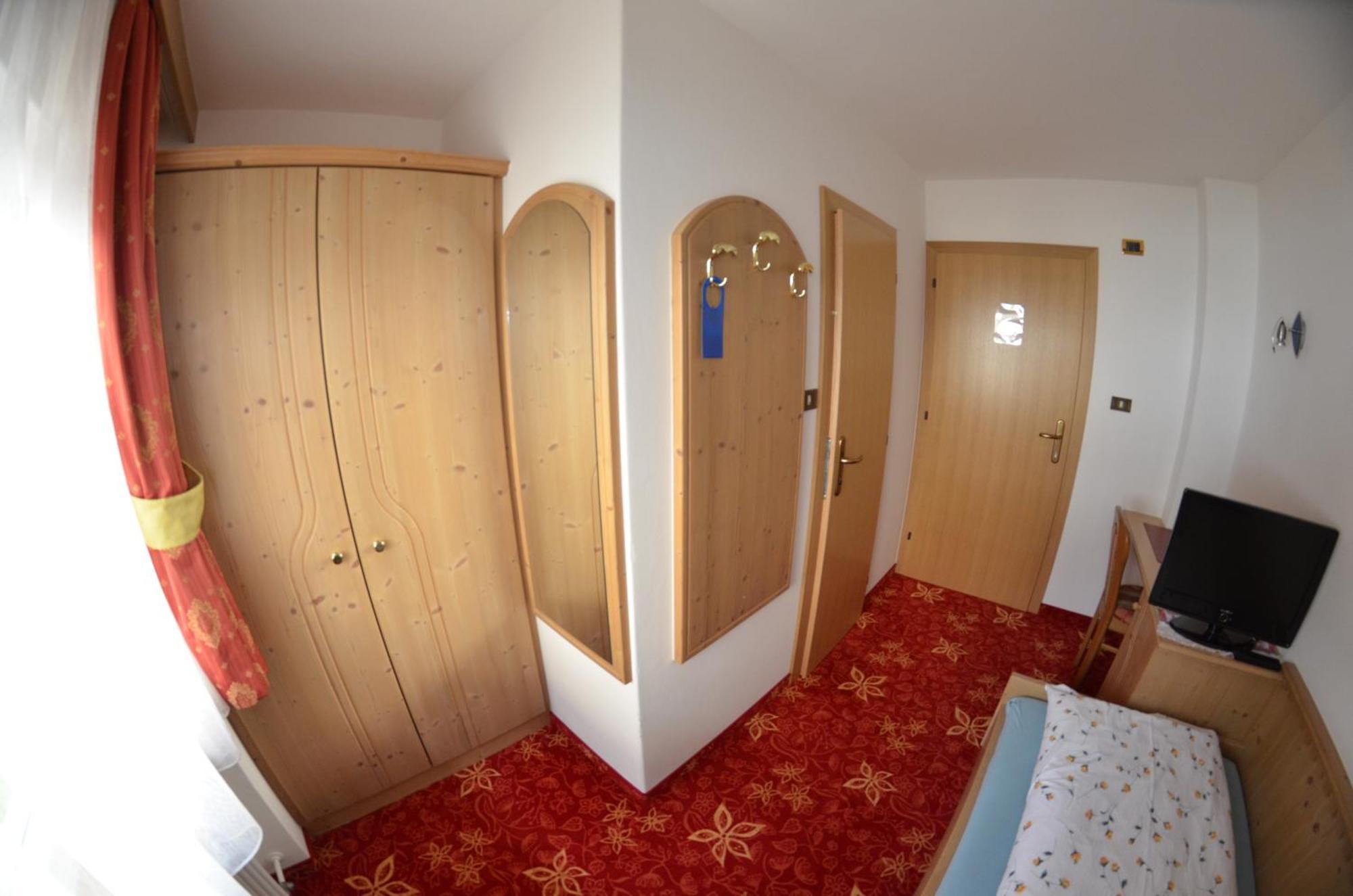 לינה וארוחת בוקר Santa Cristina Val Gardena Garni Ossi חדר תמונה